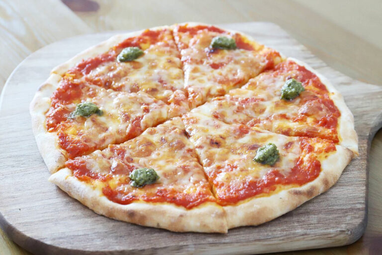 トマトソースピザ